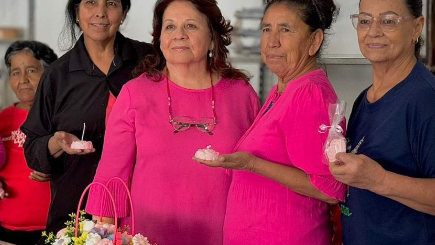 El Gobierno de Sonora brinda clases de elaboración de velas de manera gratuita a personas adultas mayores