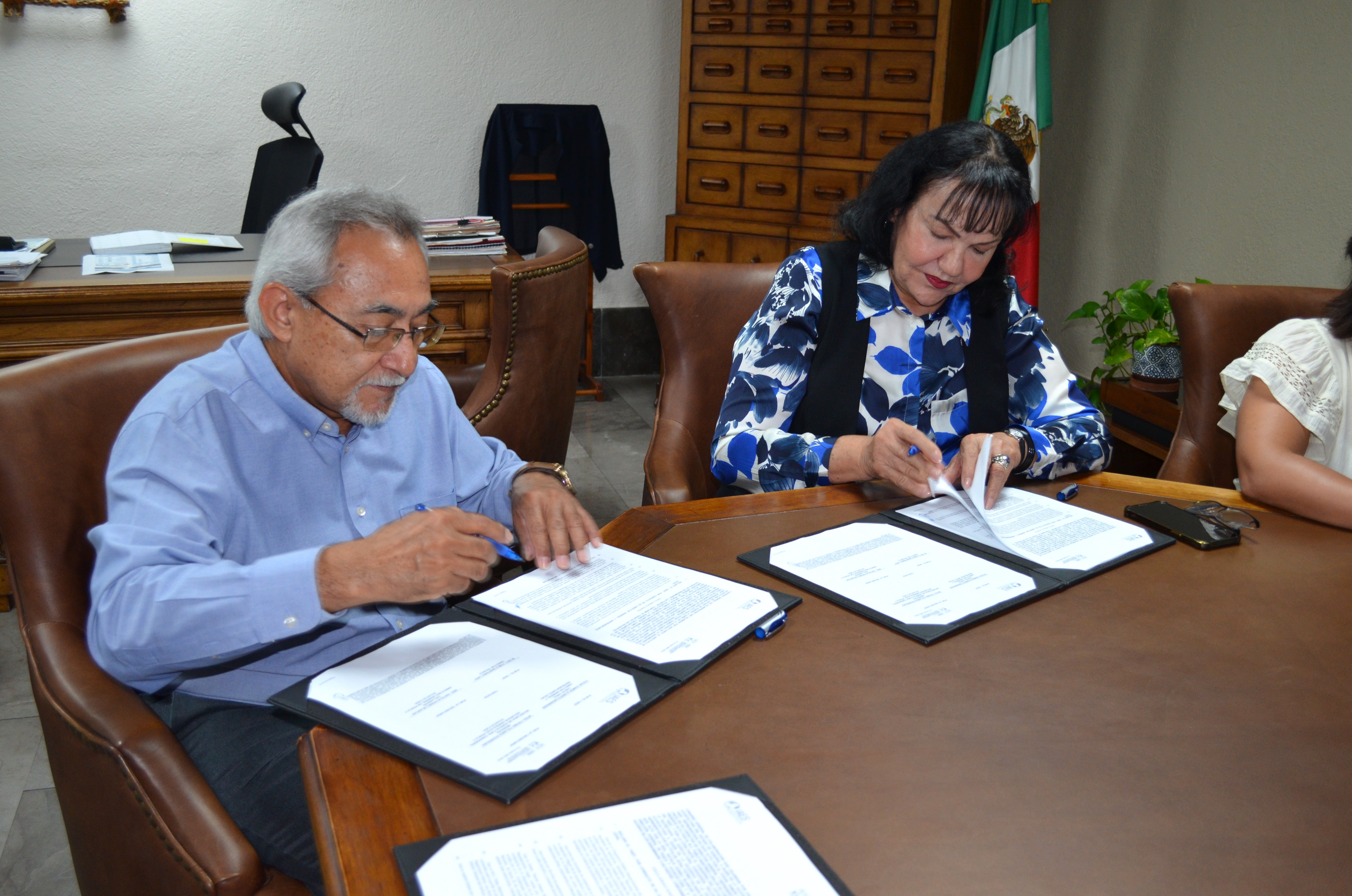 Firma del Convenio de Colaboración Científica y Tecnológica entre Sagarhpa e IAES
